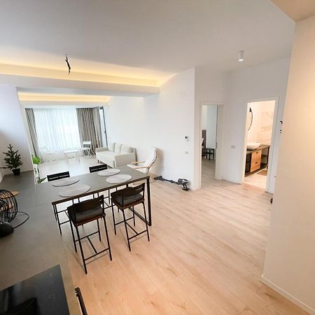 Warm Hotel Apartment Boekarest Buitenkant foto