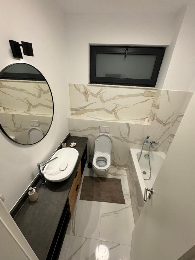 Warm Hotel Apartment Boekarest Buitenkant foto