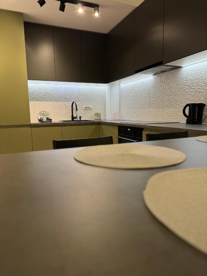 Warm Hotel Apartment Boekarest Buitenkant foto
