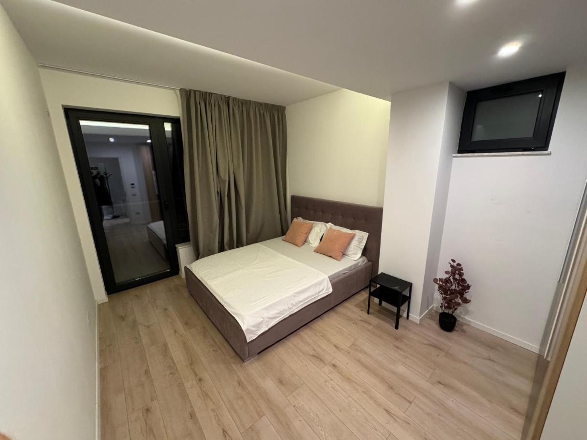Warm Hotel Apartment Boekarest Buitenkant foto