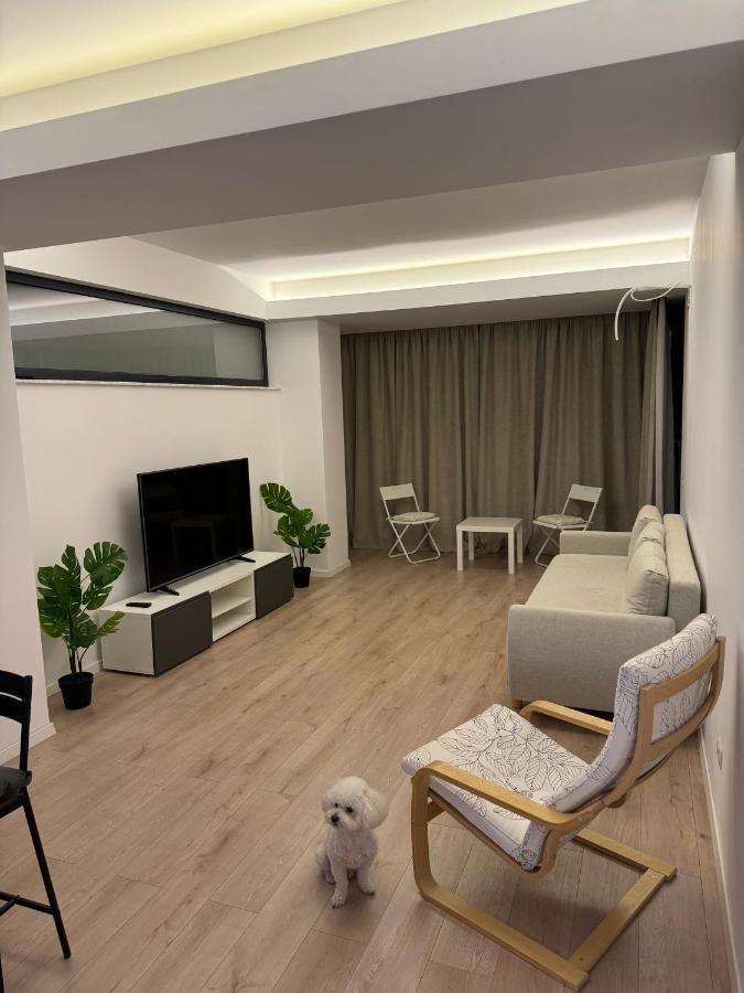Warm Hotel Apartment Boekarest Buitenkant foto