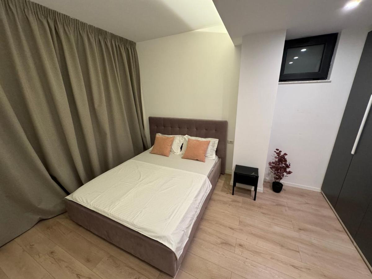 Warm Hotel Apartment Boekarest Buitenkant foto