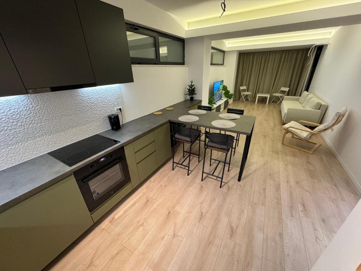 Warm Hotel Apartment Boekarest Buitenkant foto