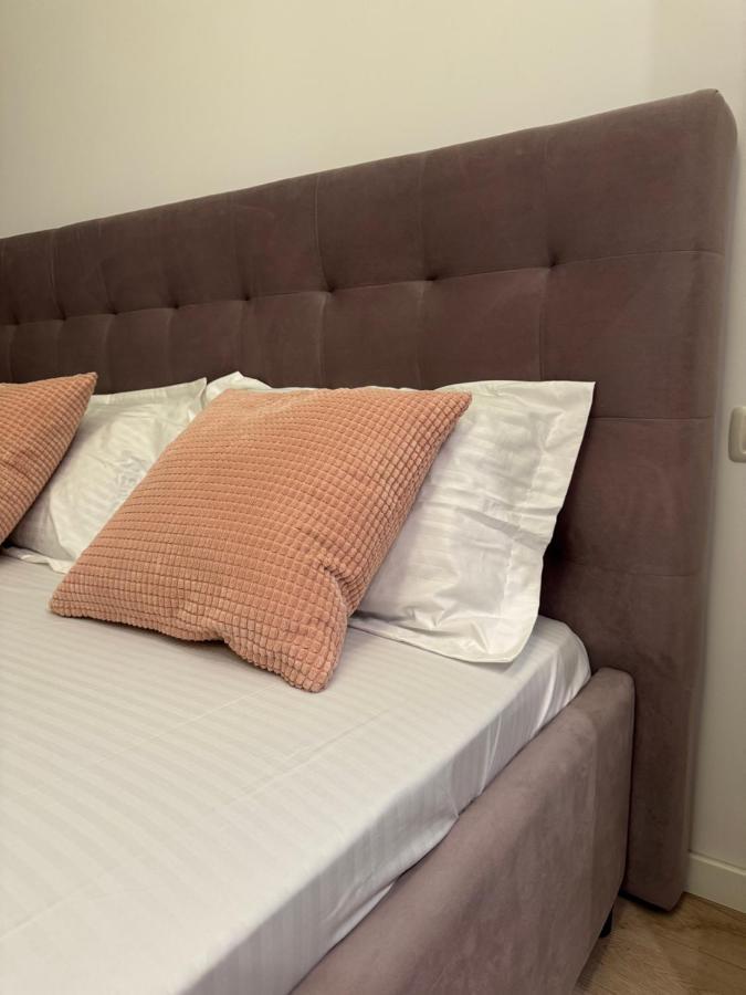 Warm Hotel Apartment Boekarest Buitenkant foto