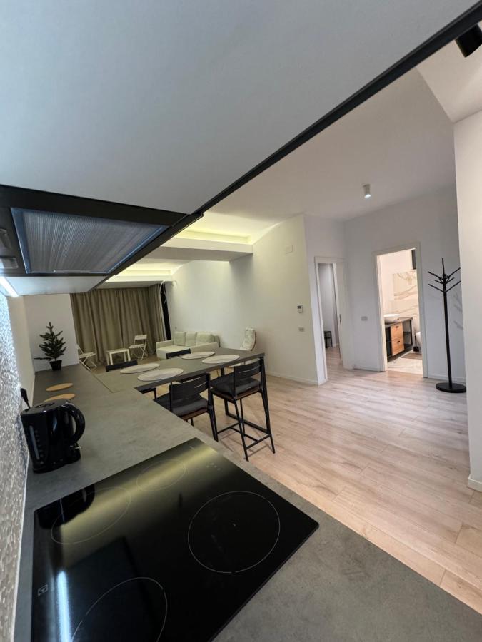 Warm Hotel Apartment Boekarest Buitenkant foto