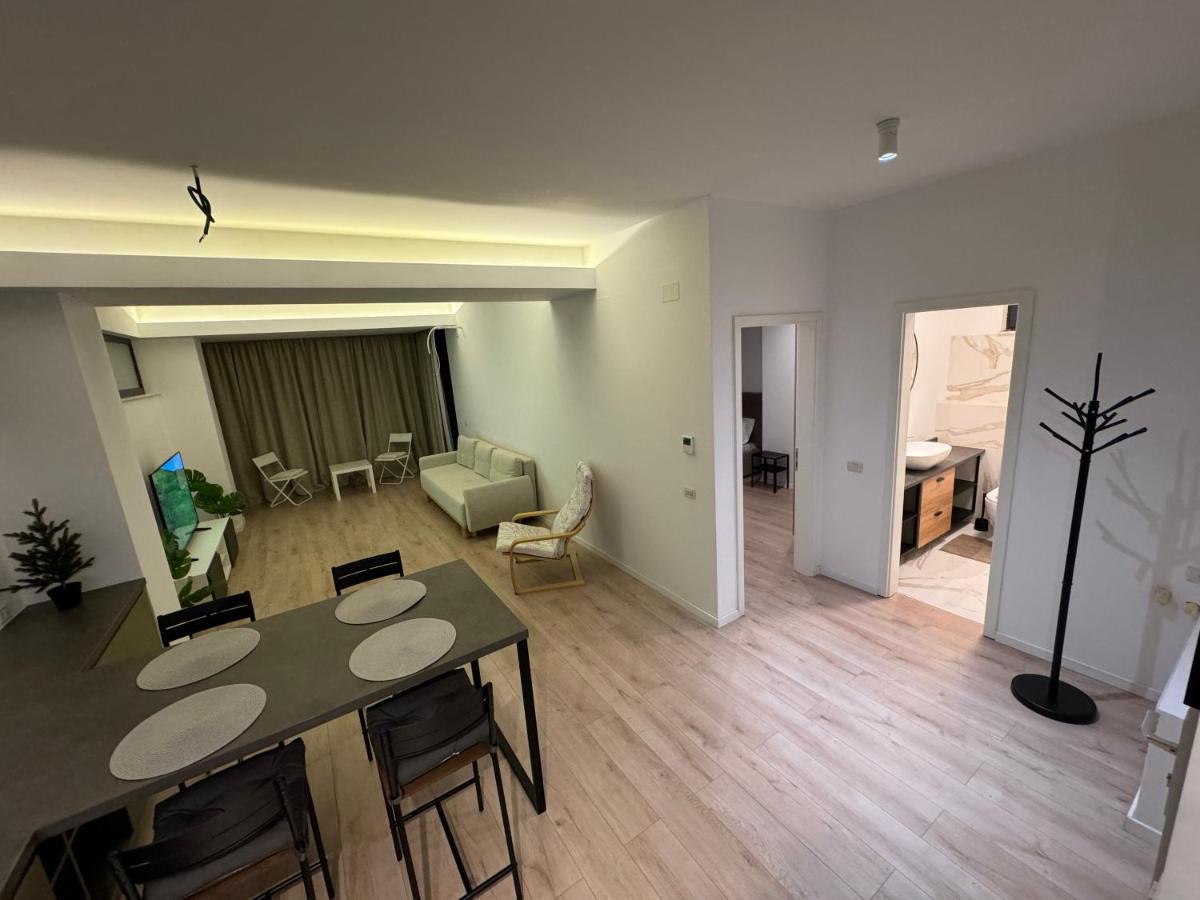 Warm Hotel Apartment Boekarest Buitenkant foto