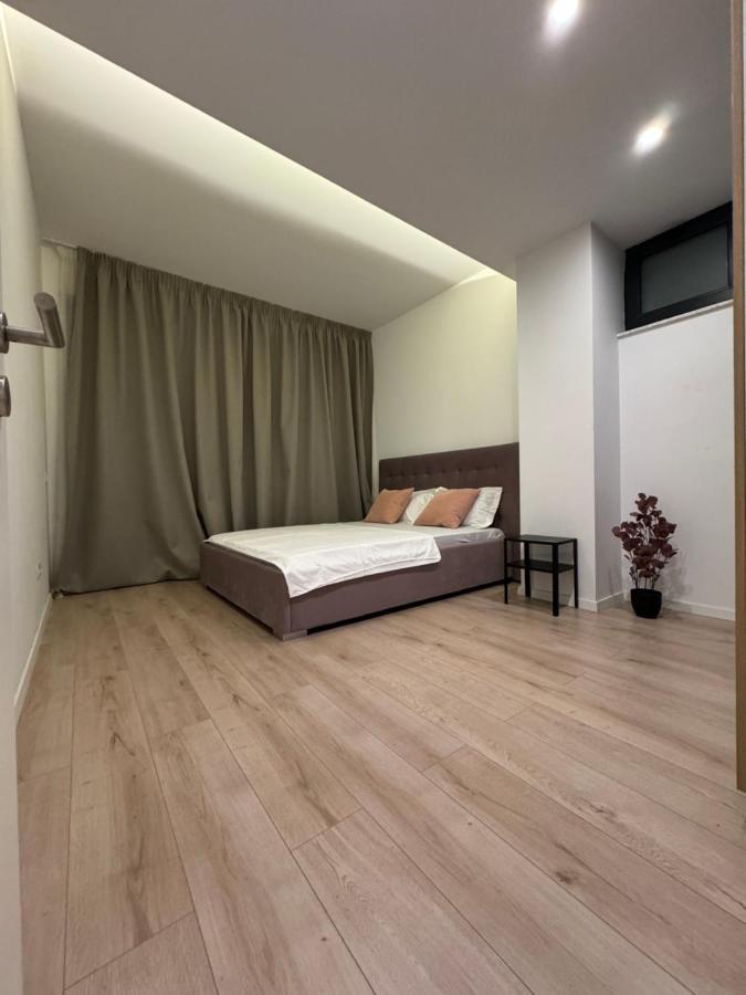 Warm Hotel Apartment Boekarest Buitenkant foto