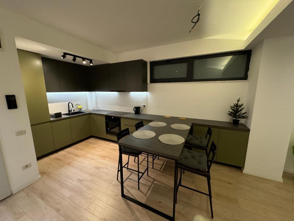 Warm Hotel Apartment Boekarest Buitenkant foto