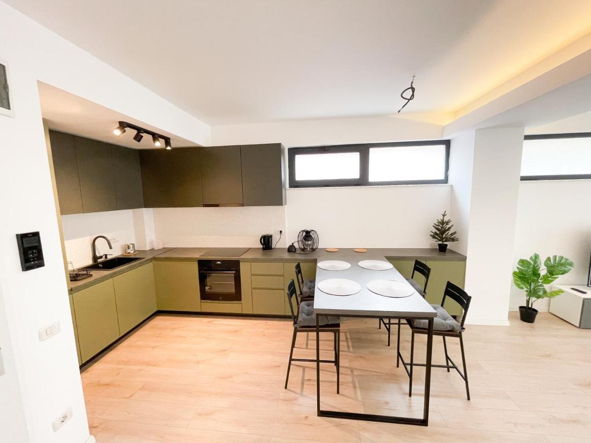 Warm Hotel Apartment Boekarest Buitenkant foto