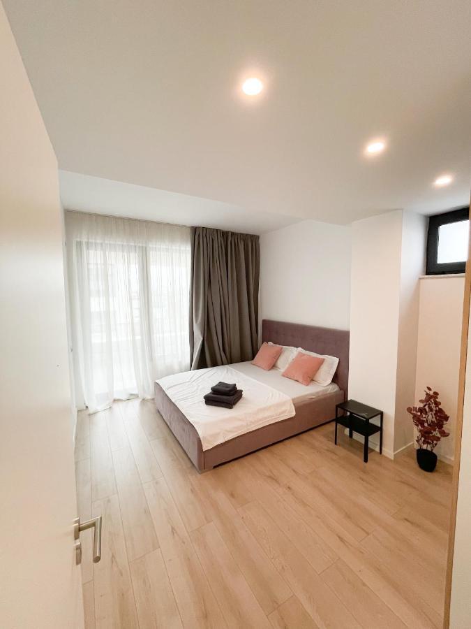 Warm Hotel Apartment Boekarest Buitenkant foto