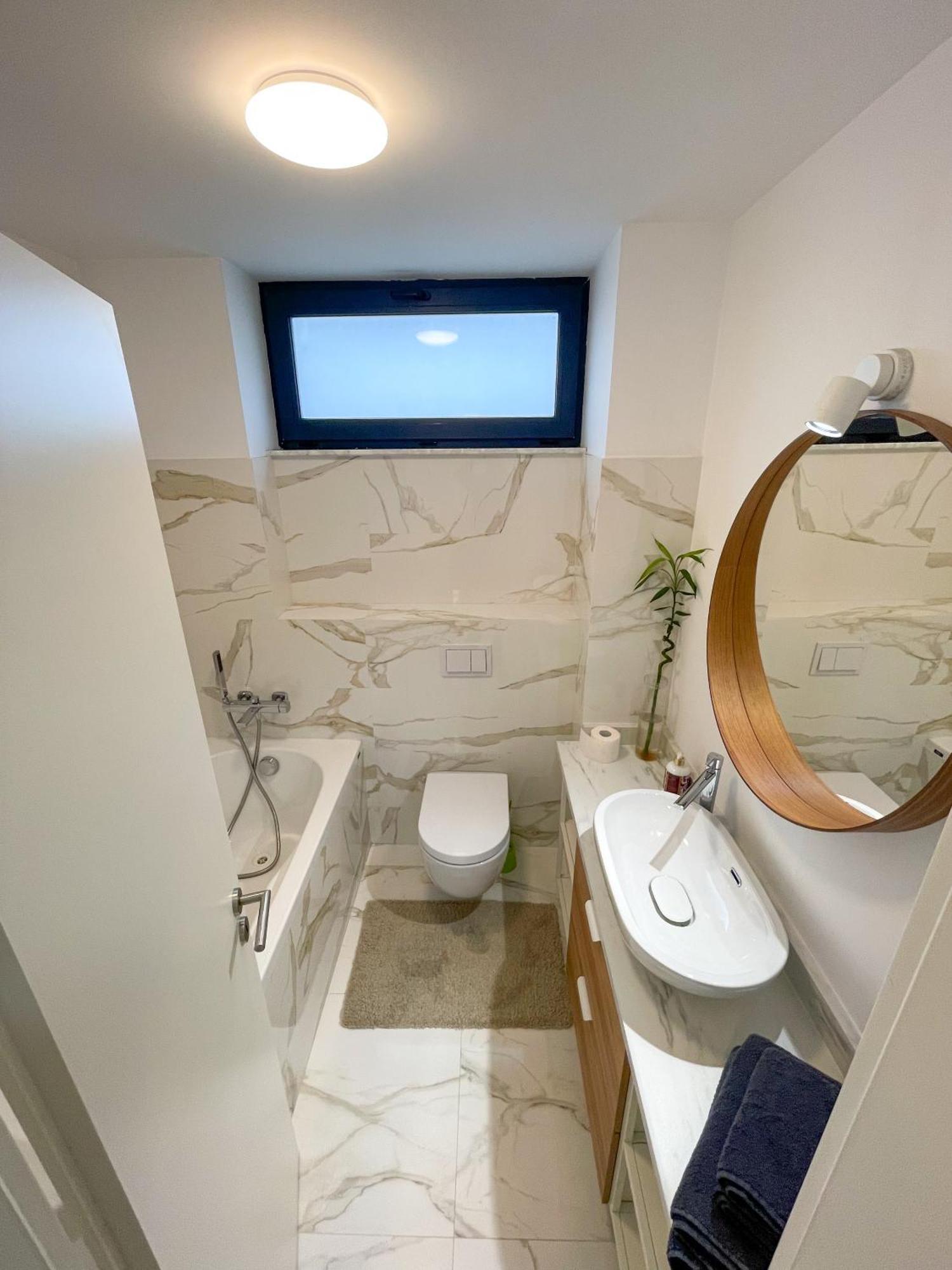 Warm Hotel Apartment Boekarest Buitenkant foto