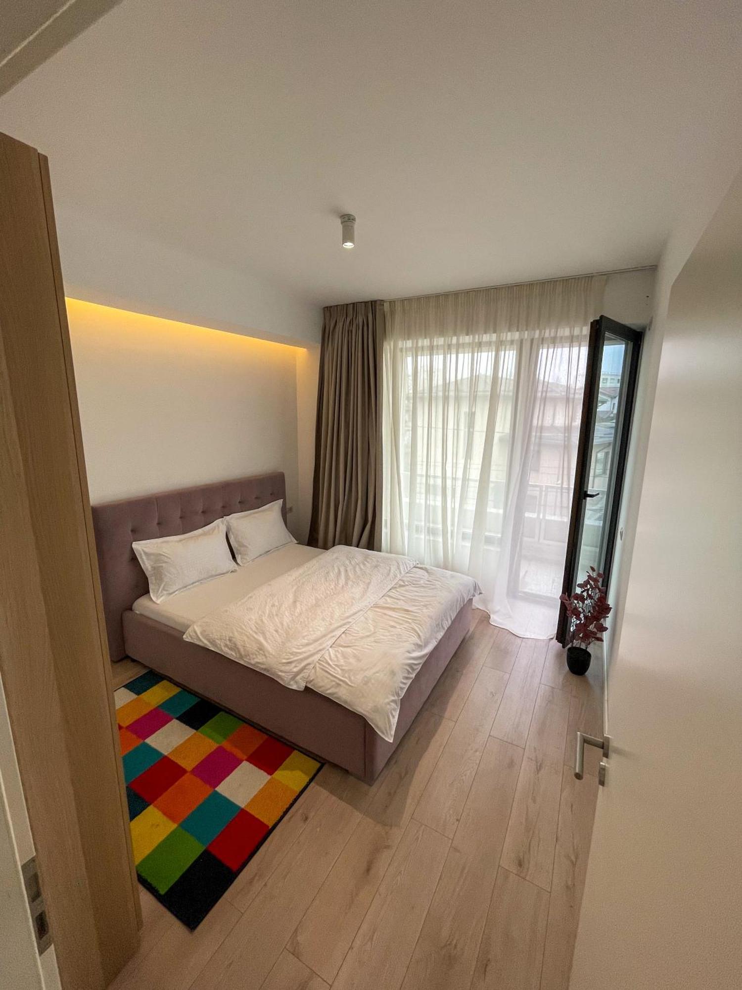 Warm Hotel Apartment Boekarest Buitenkant foto