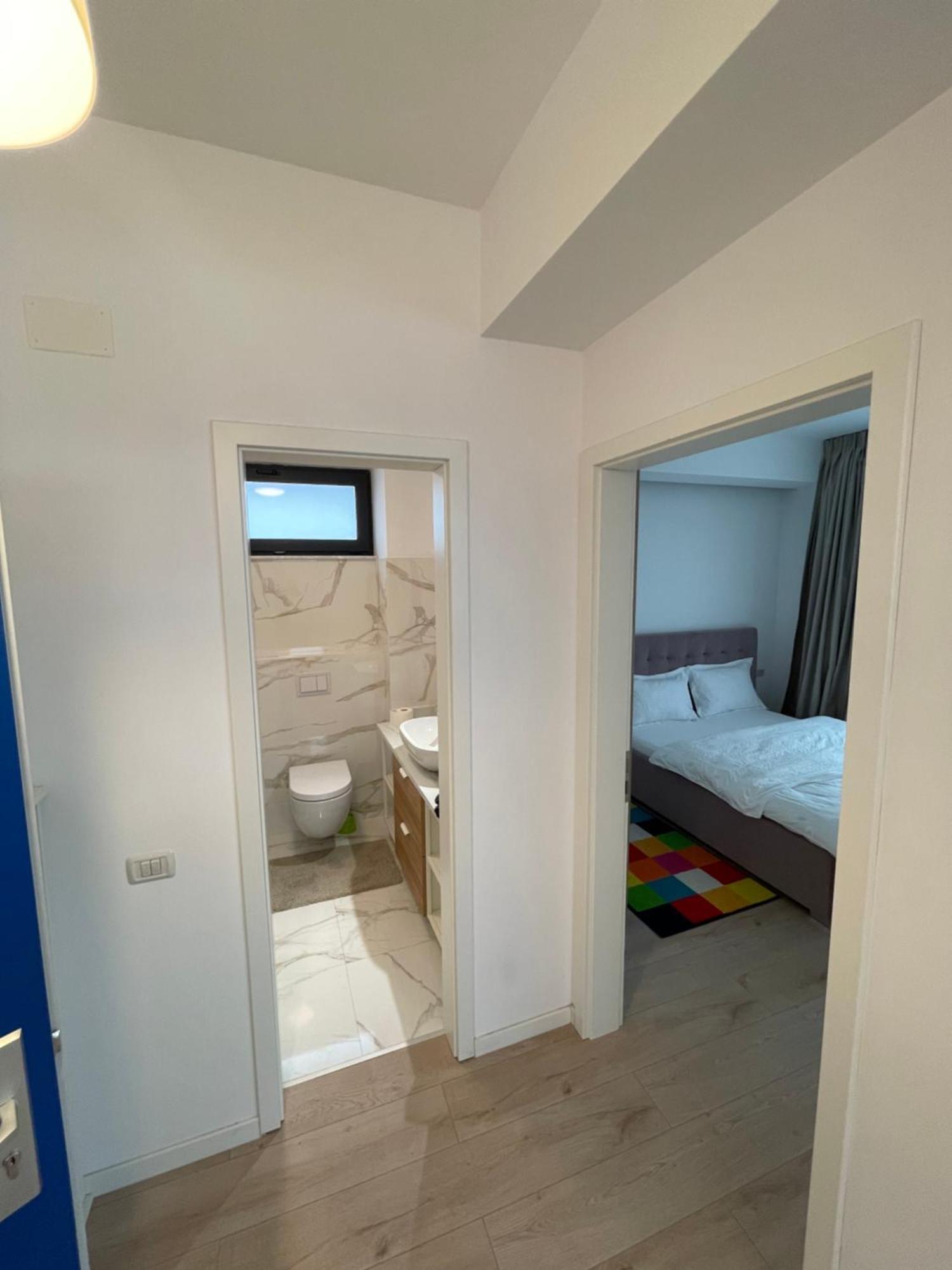Warm Hotel Apartment Boekarest Buitenkant foto